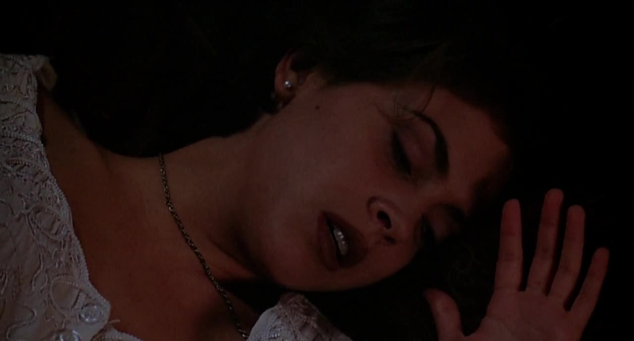 Embrace of the Vampire (1995)
