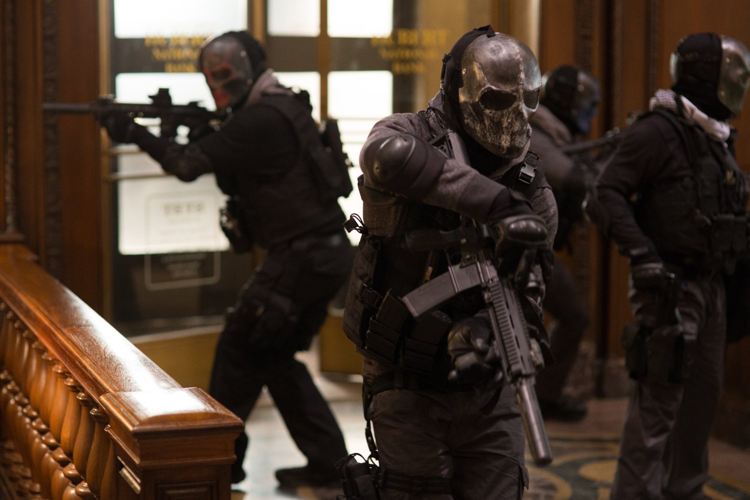 Marauders 2016 HDRip DVDRIP 700MB-33